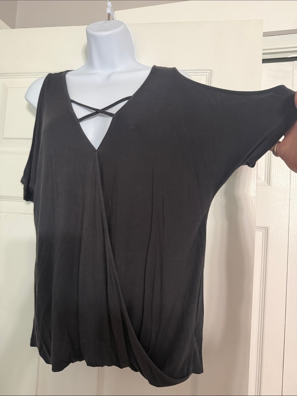 American Eagle Outfitters Black Cold-Shoulder V-Neck Crisscross Tee